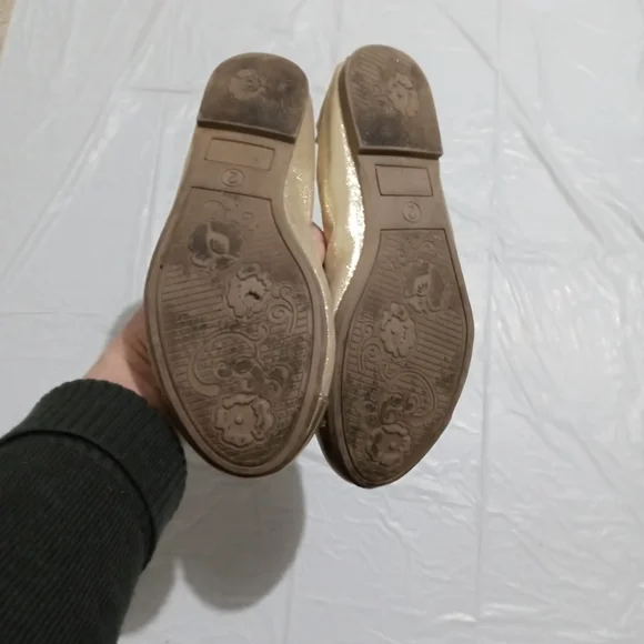 Olive & Edie gold colored shoes - Picture 2 of 8